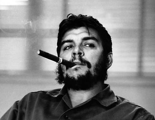 Che-Guevara-Smoking-A-Cuban-Cigar